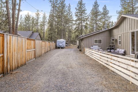 Tiny photo for 60059 Turquoise Road, Bend, OR 97702 (MLS # 220215637)