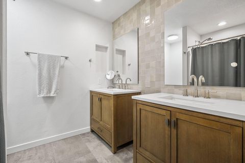 Tiny photo for 60059 Turquoise Road, Bend, OR 97702 (MLS # 220215637)