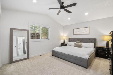 Tiny photo for 60059 Turquoise Road, Bend, OR 97702 (MLS # 220215637)