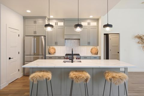 Tiny photo for 2424 NW Crossing Drive, Bend, OR 97703 (MLS # 220217404)