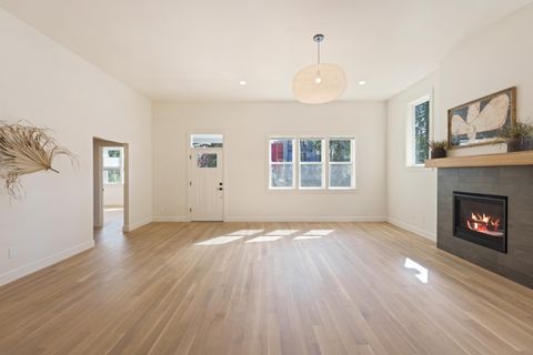 Tiny photo for 2424 NW Crossing Drive, Bend, OR 97703 (MLS # 220217404)