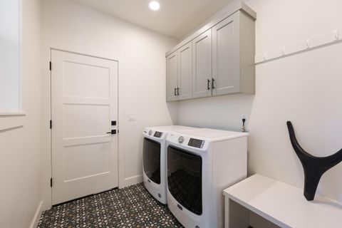 Tiny photo for 2424 NW Crossing Drive, Bend, OR 97703 (MLS # 220217404)