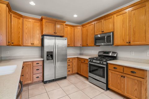 Tiny photo for 679 Kaitlin Lane, Medford, OR 97501 (MLS # 220215862)