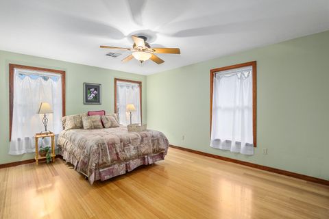 Tiny photo for 300 NE Mead Street, Grants Pass, OR 97526 (MLS # 220212531)