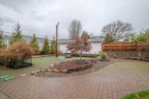Tiny photo for 300 NE Mead Street, Grants Pass, OR 97526 (MLS # 220212531)