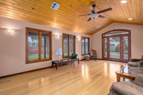 Tiny photo for 300 NE Mead Street, Grants Pass, OR 97526 (MLS # 220212531)