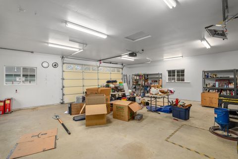 Tiny photo for 300 NE Mead Street, Grants Pass, OR 97526 (MLS # 220212531)