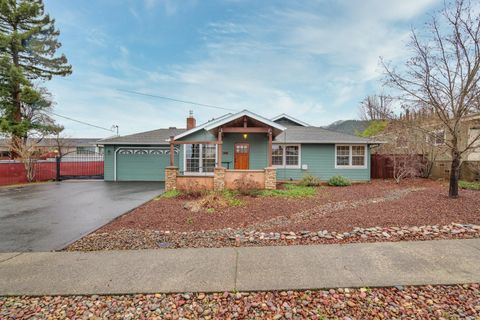 Tiny photo for 300 NE Mead Street, Grants Pass, OR 97526 (MLS # 220212531)