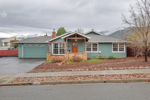 Tiny photo for 300 NE Mead Street, Grants Pass, OR 97526 (MLS # 220212531)