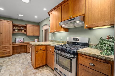 Tiny photo for 300 NE Mead Street, Grants Pass, OR 97526 (MLS # 220212531)