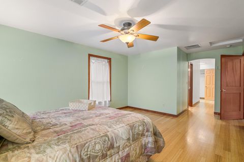 Tiny photo for 300 NE Mead Street, Grants Pass, OR 97526 (MLS # 220212531)