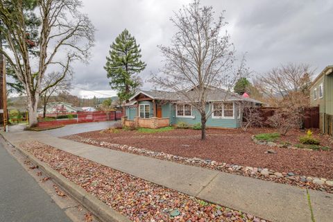 Tiny photo for 300 NE Mead Street, Grants Pass, OR 97526 (MLS # 220212531)