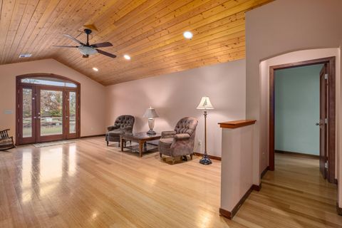 Tiny photo for 300 NE Mead Street, Grants Pass, OR 97526 (MLS # 220212531)