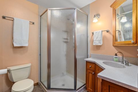 Tiny photo for 300 NE Mead Street, Grants Pass, OR 97526 (MLS # 220212531)