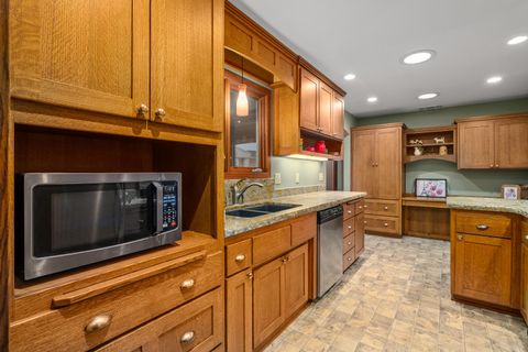 Tiny photo for 300 NE Mead Street, Grants Pass, OR 97526 (MLS # 220212531)