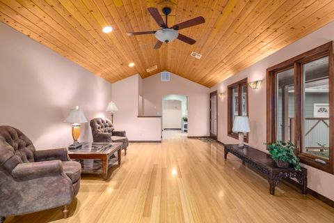 Tiny photo for 300 NE Mead Street, Grants Pass, OR 97526 (MLS # 220212531)