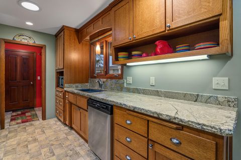 Tiny photo for 300 NE Mead Street, Grants Pass, OR 97526 (MLS # 220212531)