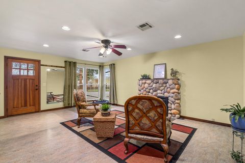 Tiny photo for 300 NE Mead Street, Grants Pass, OR 97526 (MLS # 220212531)