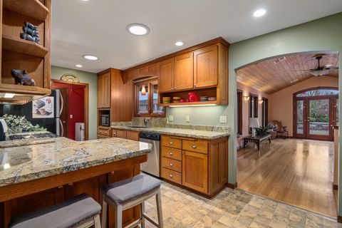 Tiny photo for 300 NE Mead Street, Grants Pass, OR 97526 (MLS # 220212531)