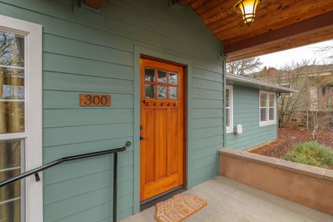 Tiny photo for 300 NE Mead Street, Grants Pass, OR 97526 (MLS # 220212531)