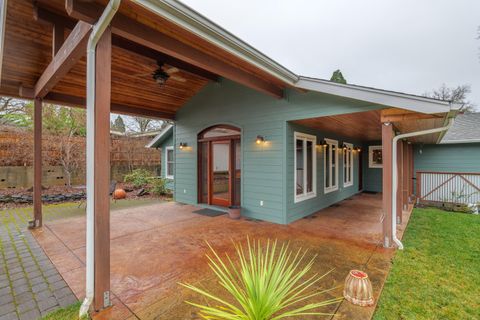 Tiny photo for 300 NE Mead Street, Grants Pass, OR 97526 (MLS # 220212531)
