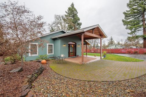 Tiny photo for 300 NE Mead Street, Grants Pass, OR 97526 (MLS # 220212531)