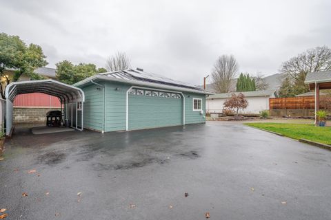Tiny photo for 300 NE Mead Street, Grants Pass, OR 97526 (MLS # 220212531)
