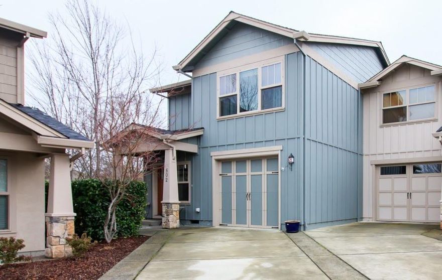 Tucked away in a cul-de-sac, this gorgeous East Medford 3 bed/2bath, 1717 sq. ft. Alderwood townhome is a rare find you won't want to miss. This home offers a very nice open floor plan, hardwood floors on entire lower level, granite countertops and stainless steel appliances in kitchen, and a private outdoor patio. Relax and enjoy the many amenities the community provides...clubhouse with pool, tennis courts, and fitness center. Clubhouse, common areas, all exterior maintenance, all landscaping, and water included in HOA fee.