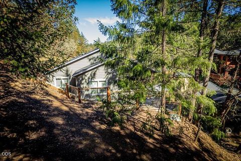 Tiny photo for 250 Oak Knoll, Jacksonville, OR 97530 (MLS # 220223536)