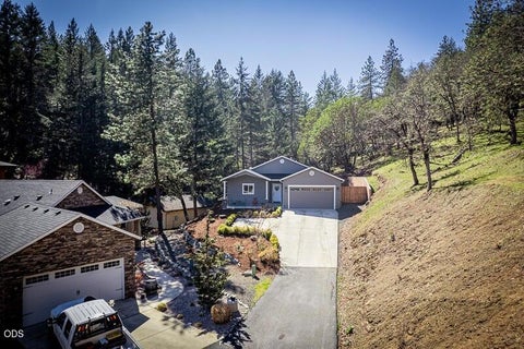 Tiny photo for 250 Oak Knoll, Jacksonville, OR 97530 (MLS # 220223536)