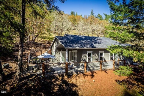 Tiny photo for 250 Oak Knoll, Jacksonville, OR 97530 (MLS # 220223536)
