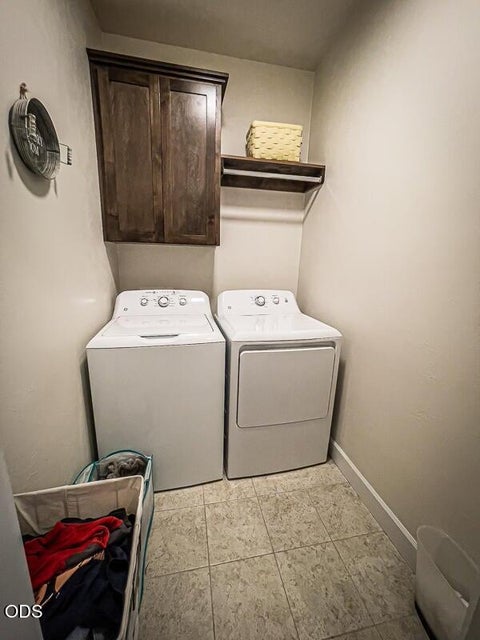 Tiny photo for 250 Oak Knoll, Jacksonville, OR 97530 (MLS # 220223536)