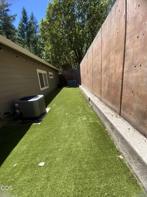 Tiny photo for 250 Oak Knoll, Jacksonville, OR 97530 (MLS # 220223536)