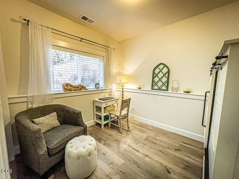 Tiny photo for 250 Oak Knoll, Jacksonville, OR 97530 (MLS # 220223536)