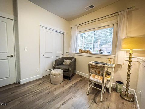 Tiny photo for 250 Oak Knoll, Jacksonville, OR 97530 (MLS # 220223536)