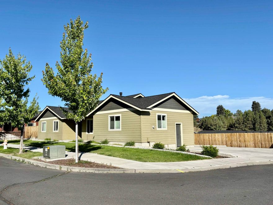 An airy Open Floor Plan in this light and bright Single Story Home with a good sized Kitchen with
Stainless Steel Appliances, Solid Surface Counter Tops and a Gas Range. Beside it is the Living Room
with a Gas Fireplace and Vaulted Ceilings. The Primary Bedroom has a Walk In Closet and double vanity
sinks.Privacy of a corner lot on a cul de sac with an attached 2 Car Garage, RV Parking and an
oversized Driveway for Guest Parking. A great 3 Bedroom home close to nearby trails awaits you.