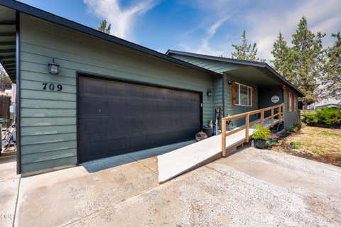 Tiny photo for 709 SW Lorraine Drive, Madras, OR 97741 (MLS # 220226746)