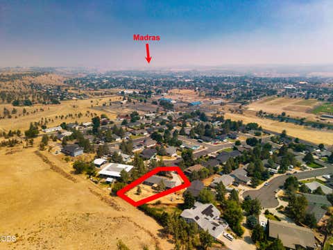 Tiny photo for 709 SW Lorraine Drive, Madras, OR 97741 (MLS # 220226746)