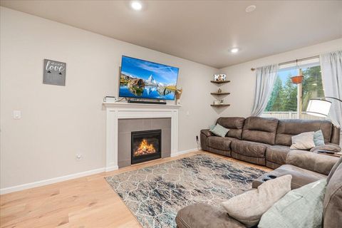 Tiny photo for 16672 Pine Creek Drive, La Pine, OR 97739 (MLS # 220210697)