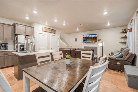 Tiny photo for 16672 Pine Creek Drive, La Pine, OR 97739 (MLS # 220210697)