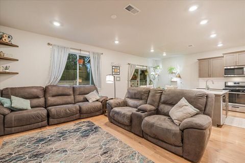 Tiny photo for 16672 Pine Creek Drive, La Pine, OR 97739 (MLS # 220210697)