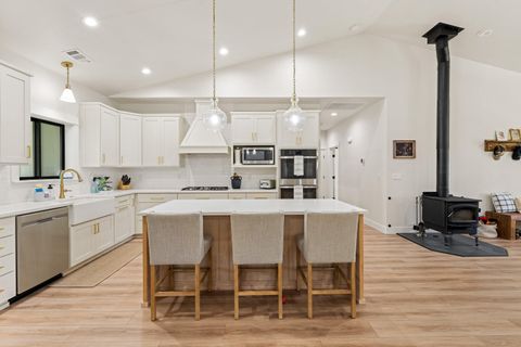 Tiny photo for 1398 Ellison Lp Loop, Merlin, OR 97532 (MLS # 220217674)