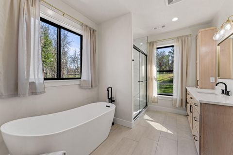 Tiny photo for 1398 Ellison Lp Loop, Merlin, OR 97532 (MLS # 220217674)