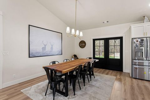 Tiny photo for 1398 Ellison Lp Loop, Merlin, OR 97532 (MLS # 220217674)