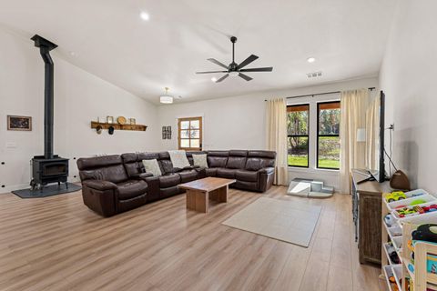 Tiny photo for 1398 Ellison Lp Loop, Merlin, OR 97532 (MLS # 220217674)