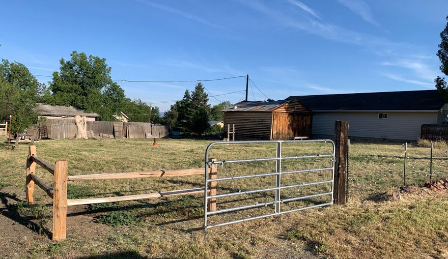 Great buildable 50'x100' lot in established neighborhood ready for your new framed home or manufactured home. Property has been surveyed, existing water meter, existing sewer stub on property, electricity available. 10 minutes to Lake Billy Chinook State Park, 20 minutes to Smith Rock, 45 minutes to Bend.