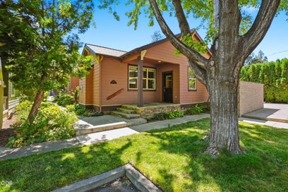 825 NE Wiest Way Bend OR 97701