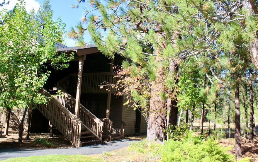 Great location! Easy access to the 40 miles of paved bike trails and a 20-mile drive to Mt. Bachelor. The Ridge is close to the SHARC & a mile from the Sunriver Village; enjoy restaurants & shops. The Ridge amenities include a clubhouse, hot tub, & seasonal swimming pool. After a day of Central Oregon fun, enjoy relaxing by the fireplace with your favorite beverages. 6-week ownership. Rentable condo. Service animals only, no smoking. Ask Broker for calendars, condo list of updates, & owning 6 weeks in this condo.