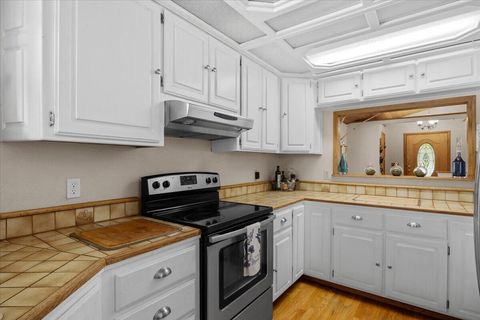 Tiny photo for 847 NW 5th Street, Grants Pass, OR 97526 (MLS # 220220254)