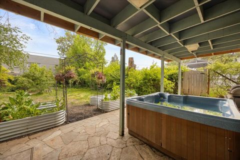 Tiny photo for 847 NW 5th Street, Grants Pass, OR 97526 (MLS # 220220254)